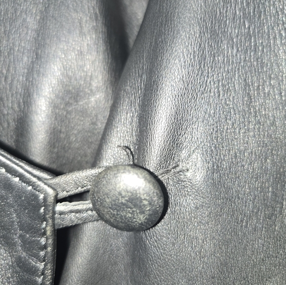 Vintage Size 3 Black Leather Jacket With Unique Pleated Sleeves - Picture 8 of 8